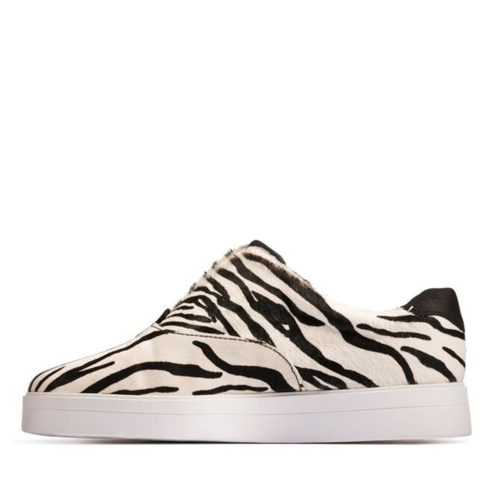 NEW!! Women’s Clarks Hero Step Zebra Print Sneaker Size 6M